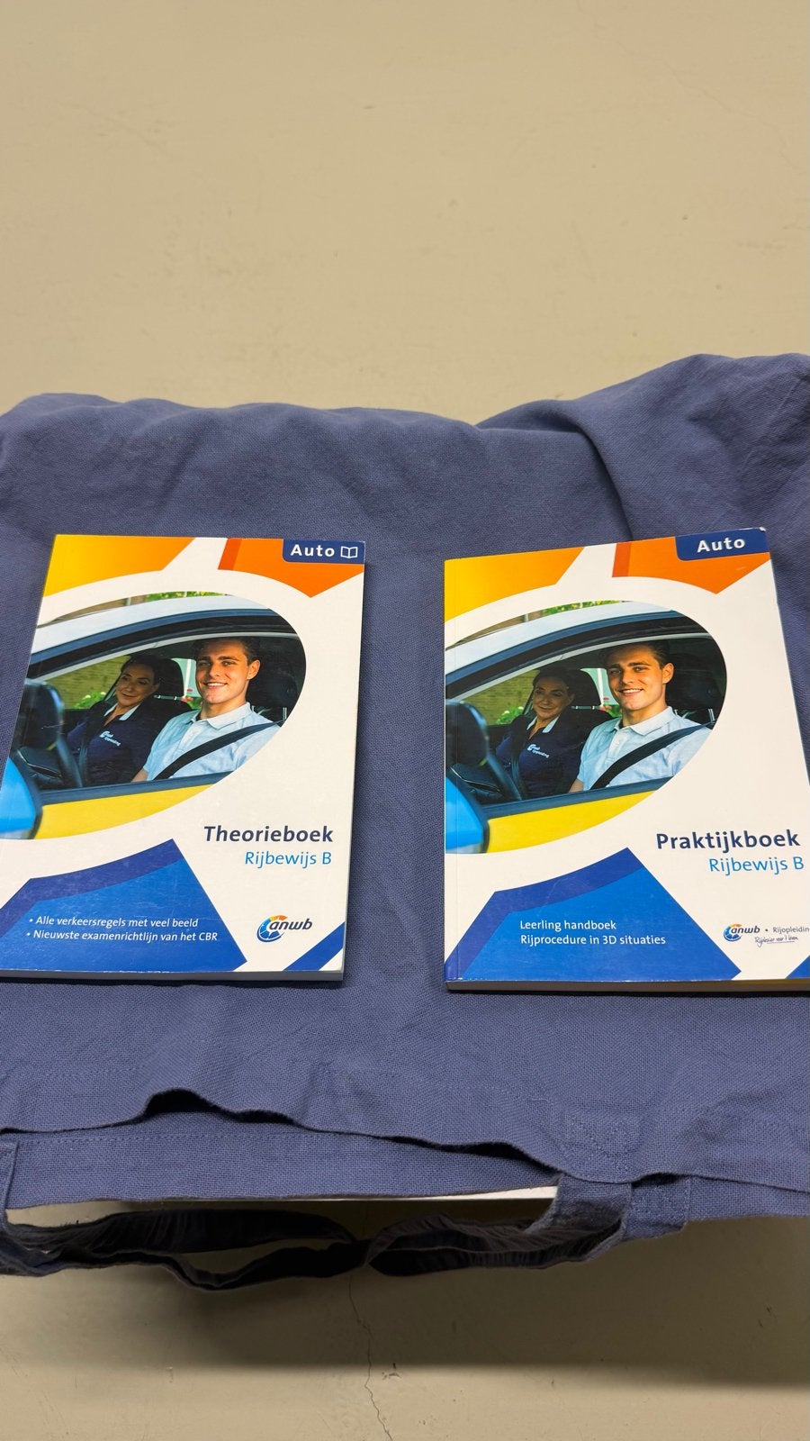 ANWB Theorieboek en Praktijkboek Rijbewijs B (2020), Boeken, Ophalen of Verzenden, Zo goed als nieuw, Niet van toepassing