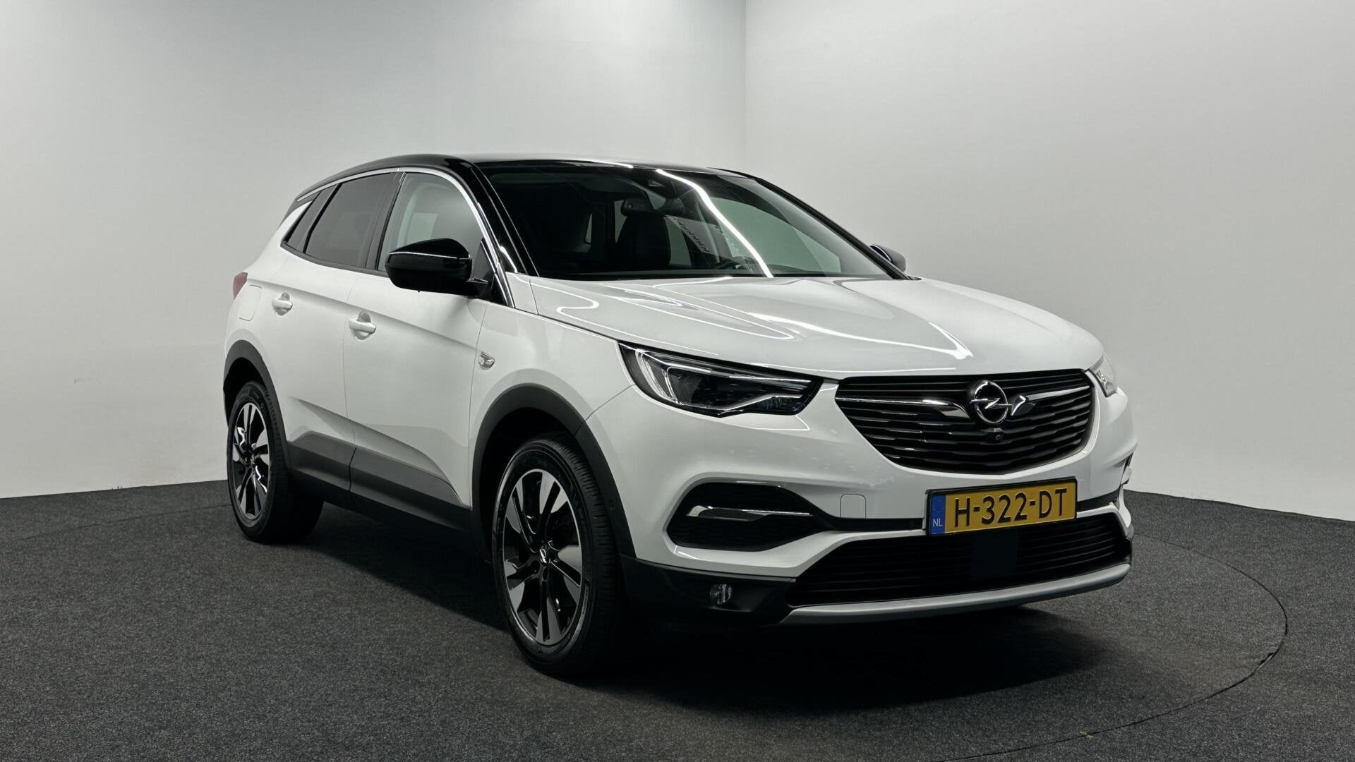 Opel Grandland X 1.2 Turbo Ultimate PANO LEER CARPLAY CARPLA, Gebruikt, 1199 cc, Wit, Bedrijf