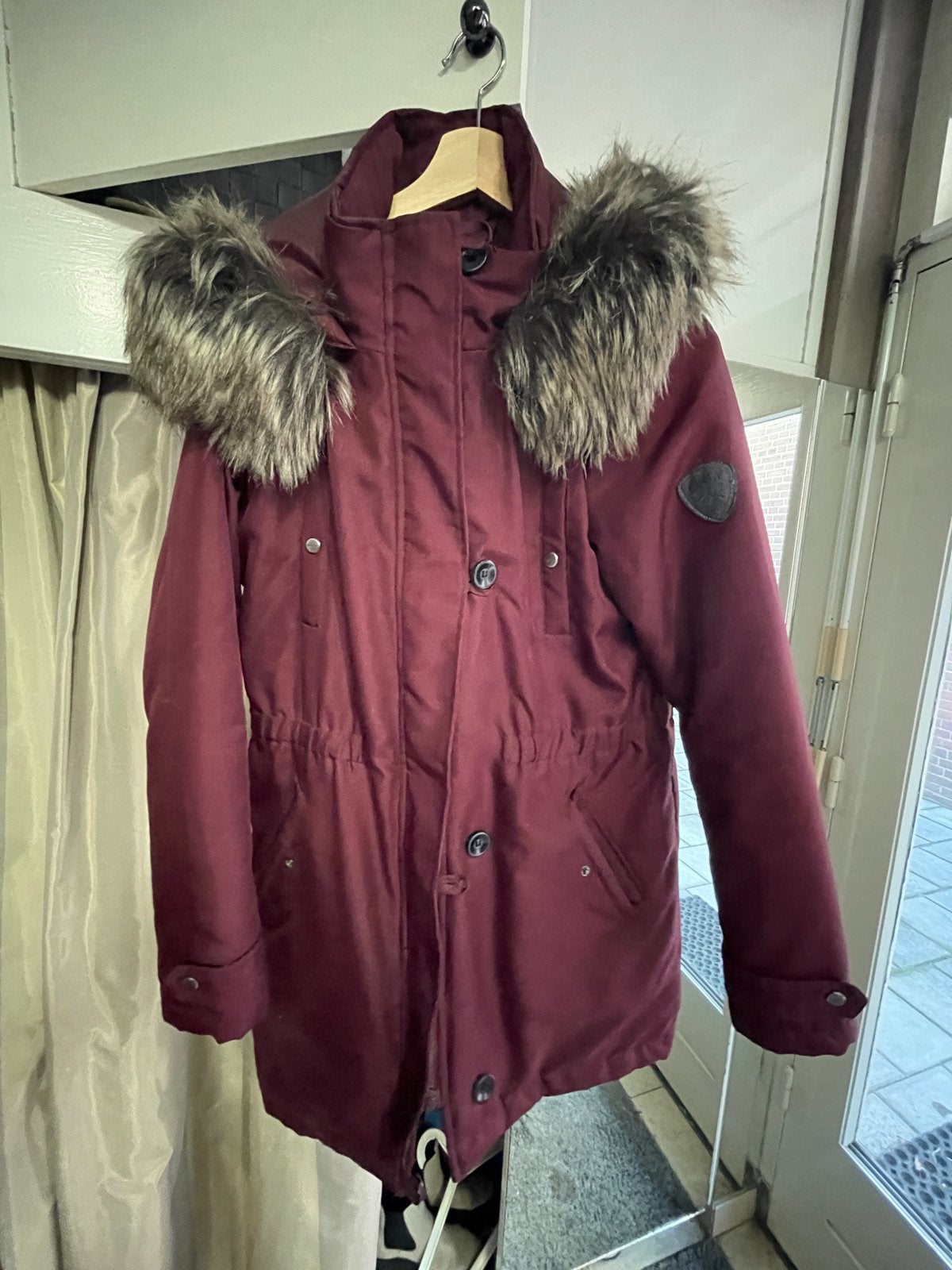ONLY winterjas bordeauxrood met bontkraag - Maat M, Kleding | Dames, Ophalen of Verzenden, Zo goed als nieuw, Maat 38/40 (M), Rood