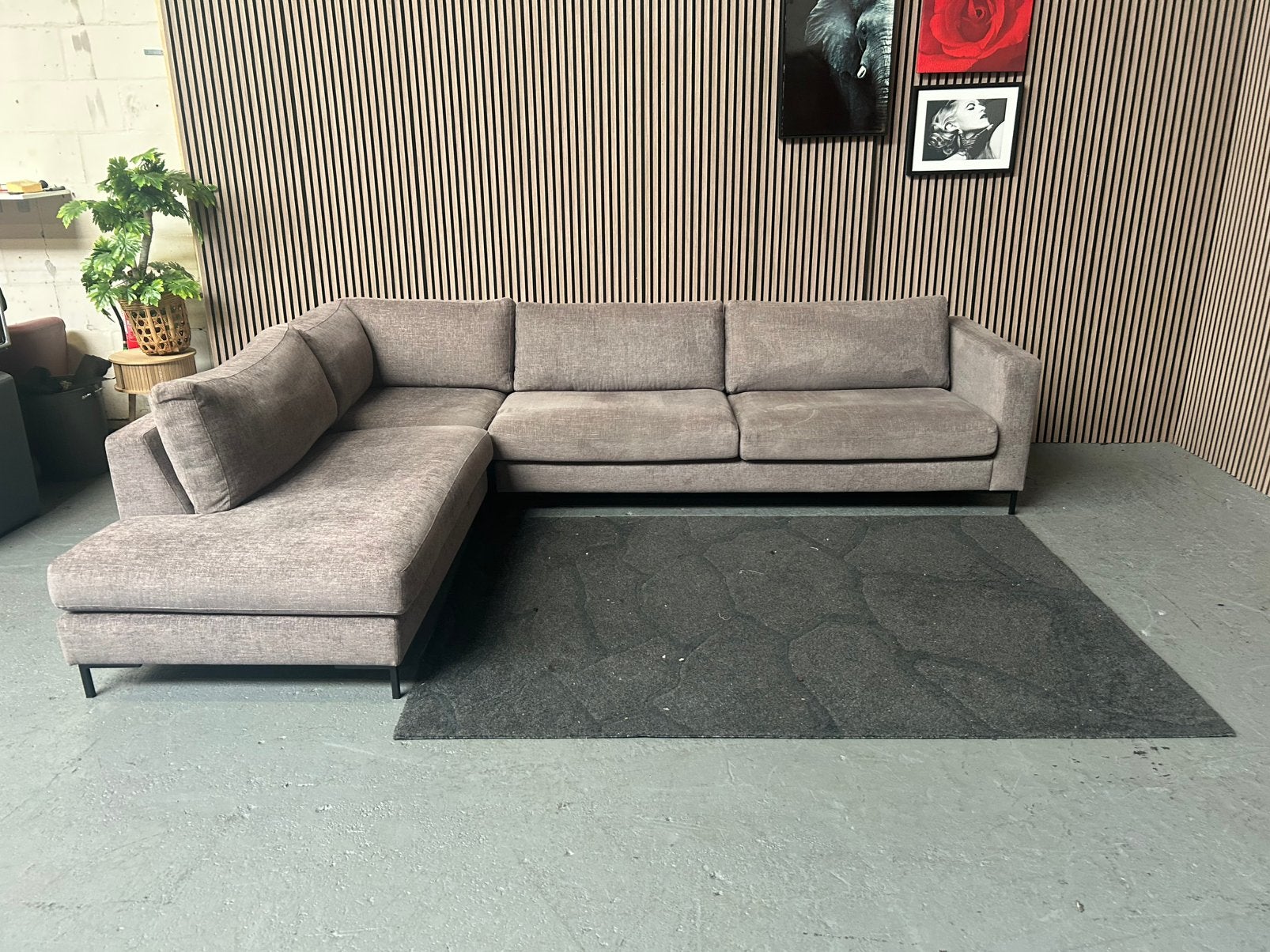 GRATIS LEVERING Hoekbank Stof Bruin 325X240 GEREINIGD, Hoekbank, 300 cm of meer, Ophalen of Verzenden, Zo goed als nieuw