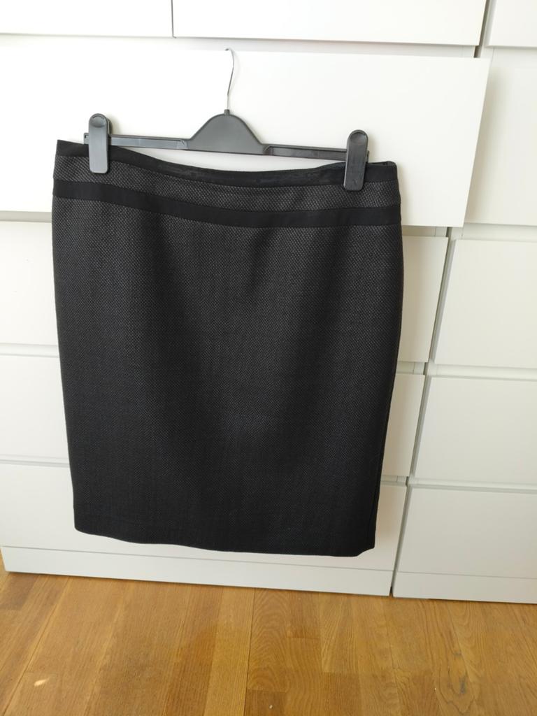 Zwarte dames strakke rok., Kleding | Dames, Rokken, Zwart, Ophalen of Verzenden, Zo goed als nieuw, Knielengte