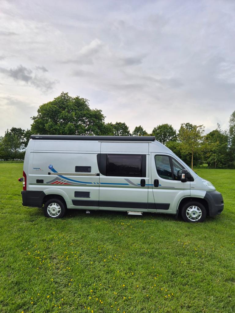 Adria️️♥️airco🥶busbiker️️✔️cruisecontrol️️✅️offgrid☀️netjes, Caravans en Kamperen, Campers, Buscamper of Camperbus, Ringverwarming