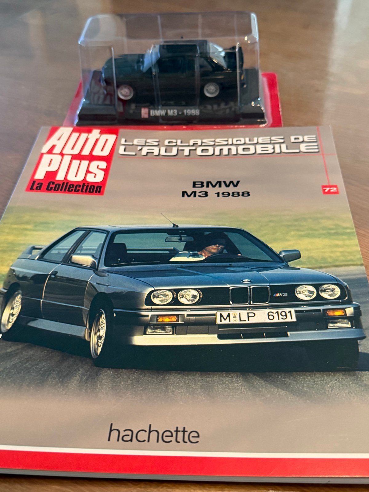 BMW M3 1988 modelauto met Auto Plus magazine, Ophalen of Verzenden, Nieuw, Auto, Overige merken