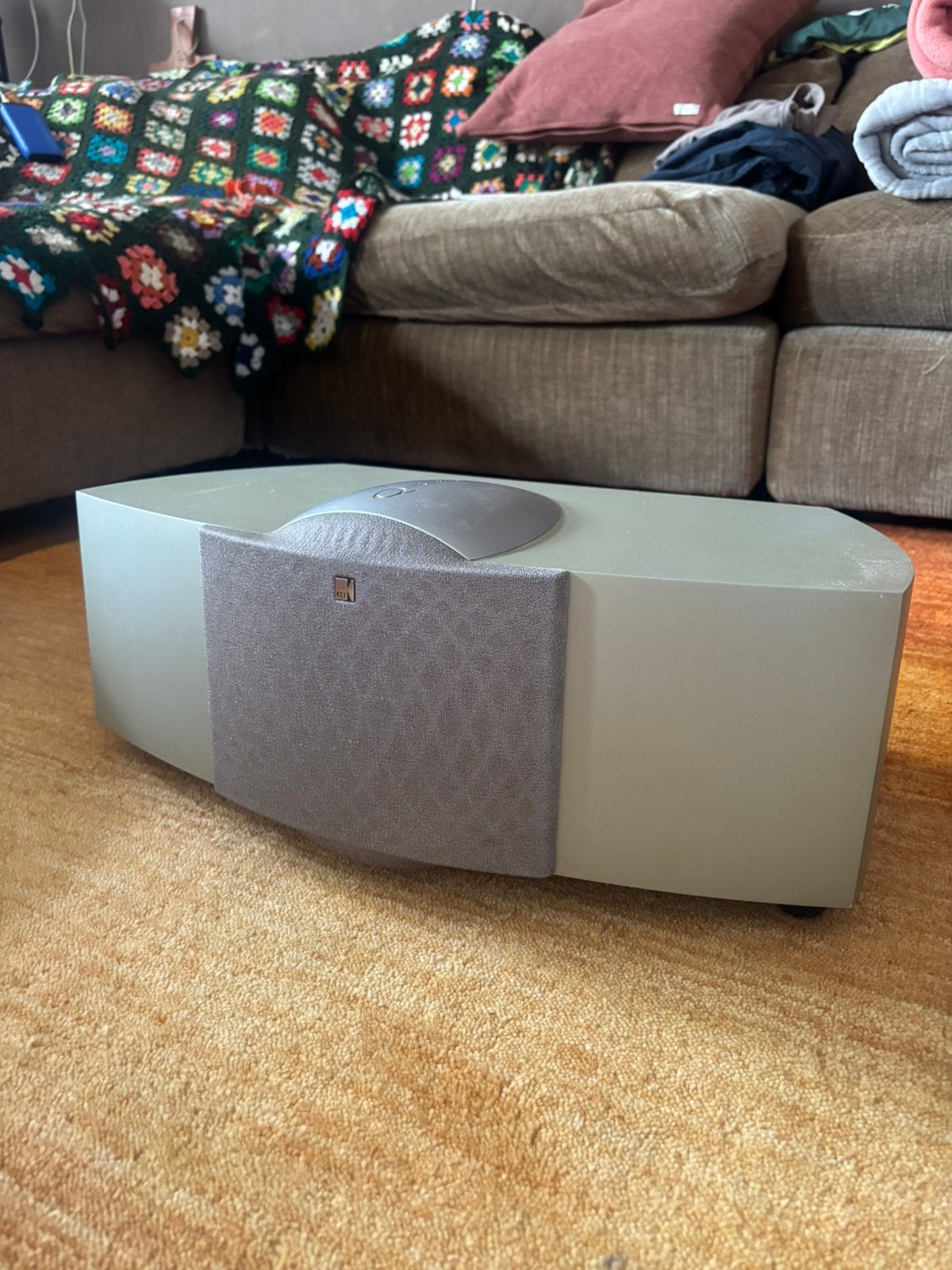 KEF q9c, Zo goed als nieuw, 60 tot 120 watt, Center speaker, Ophalen
