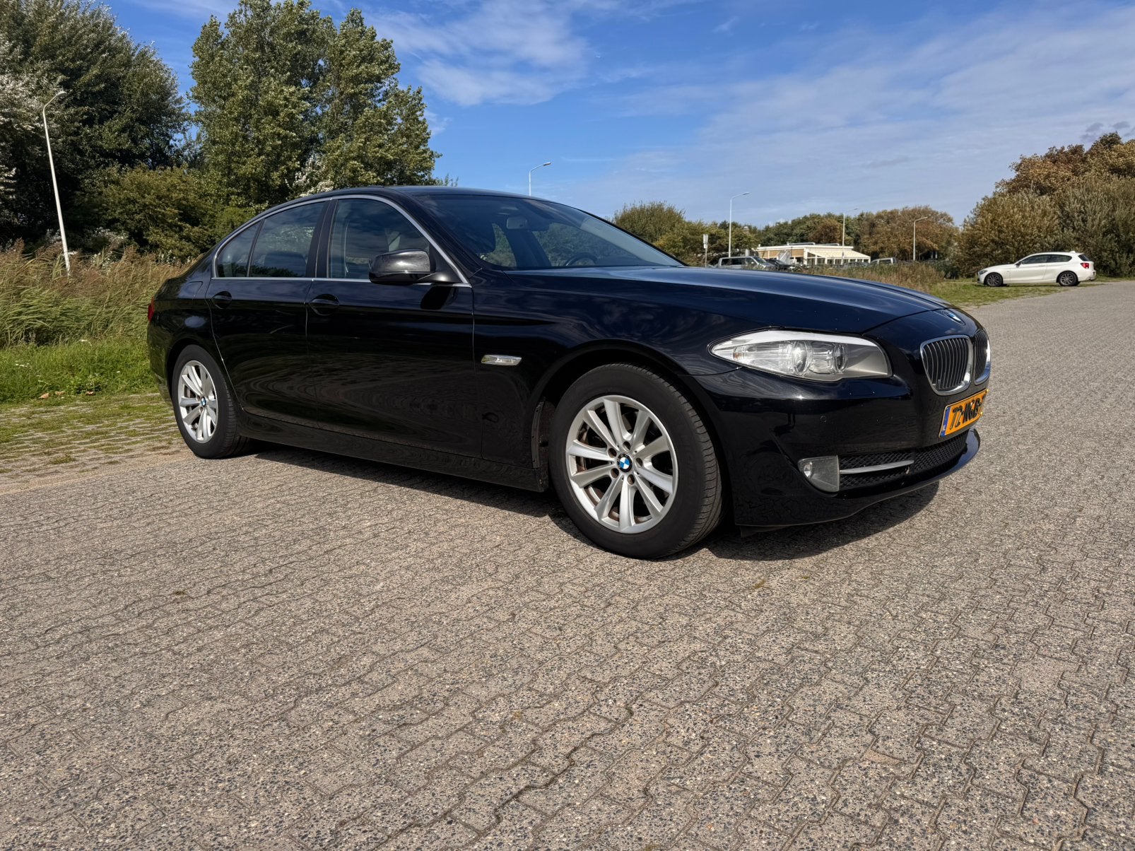 BMW 5-Serie 3.0 I 523 AUT 2010 Zwart 2e eigenaar, Auto's, Zwart, 2000 kg, Origineel Nederlands, Sedan