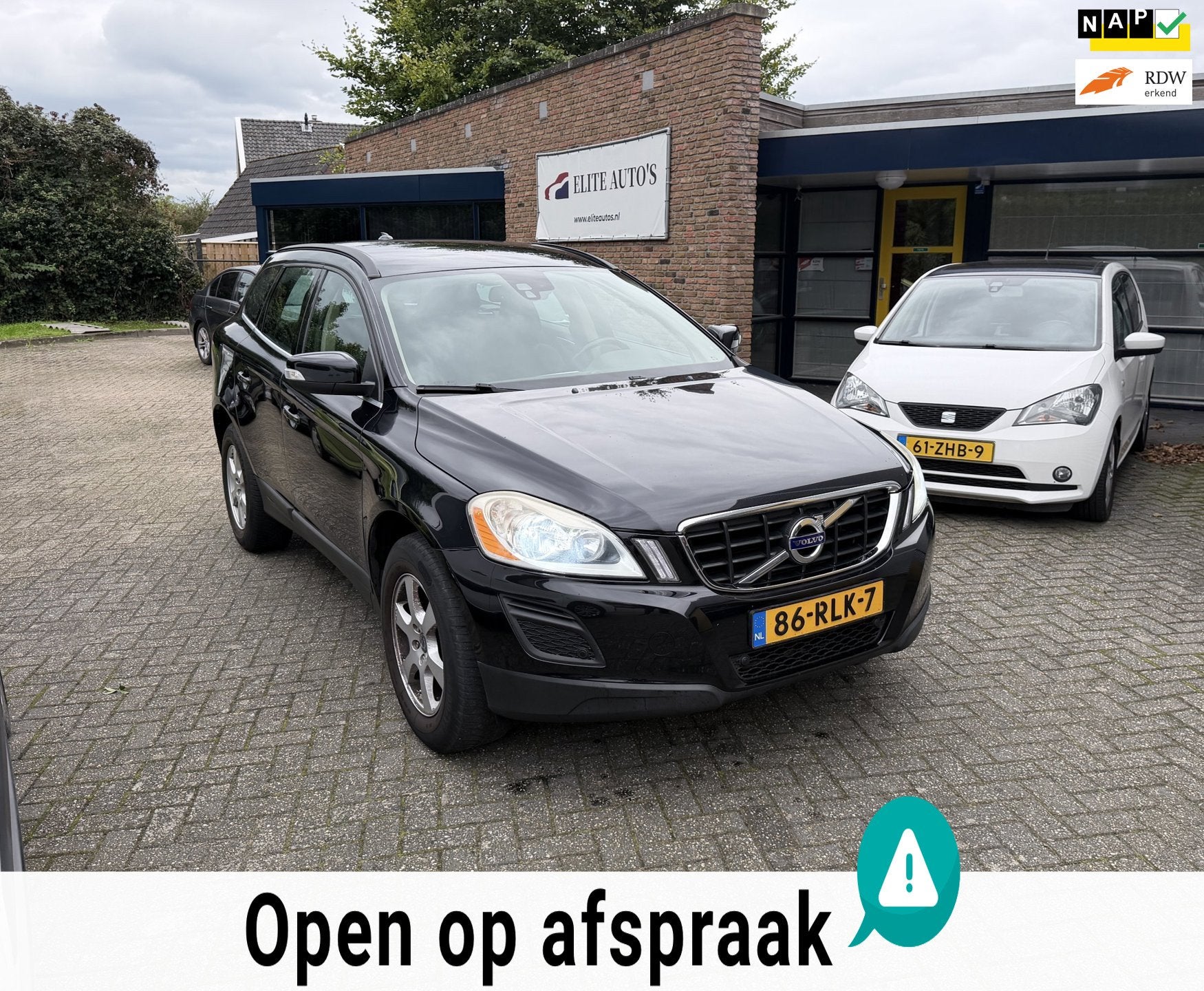 Volvo XC60 /inruilkoopje/goed onderhouden/rijdt prima/trekha, 4 cilinders, Leder en Stof, Zwart, Origineel Nederlands