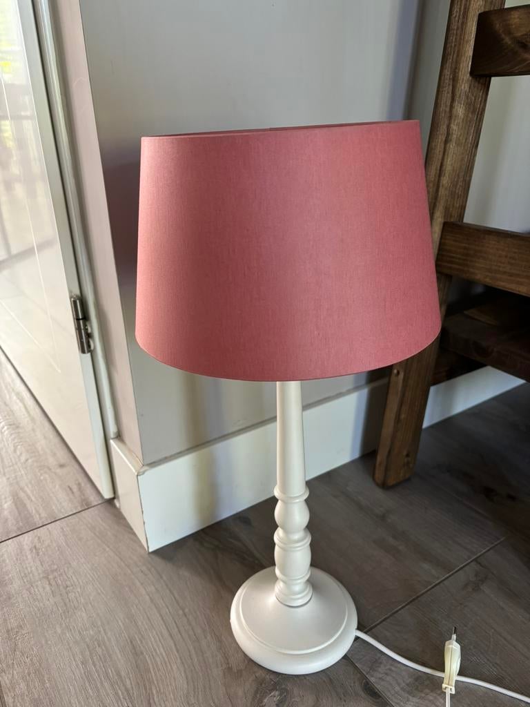 Lamp met roze kap, Ophalen of Verzenden, Zo goed als nieuw, 50 tot 75 cm