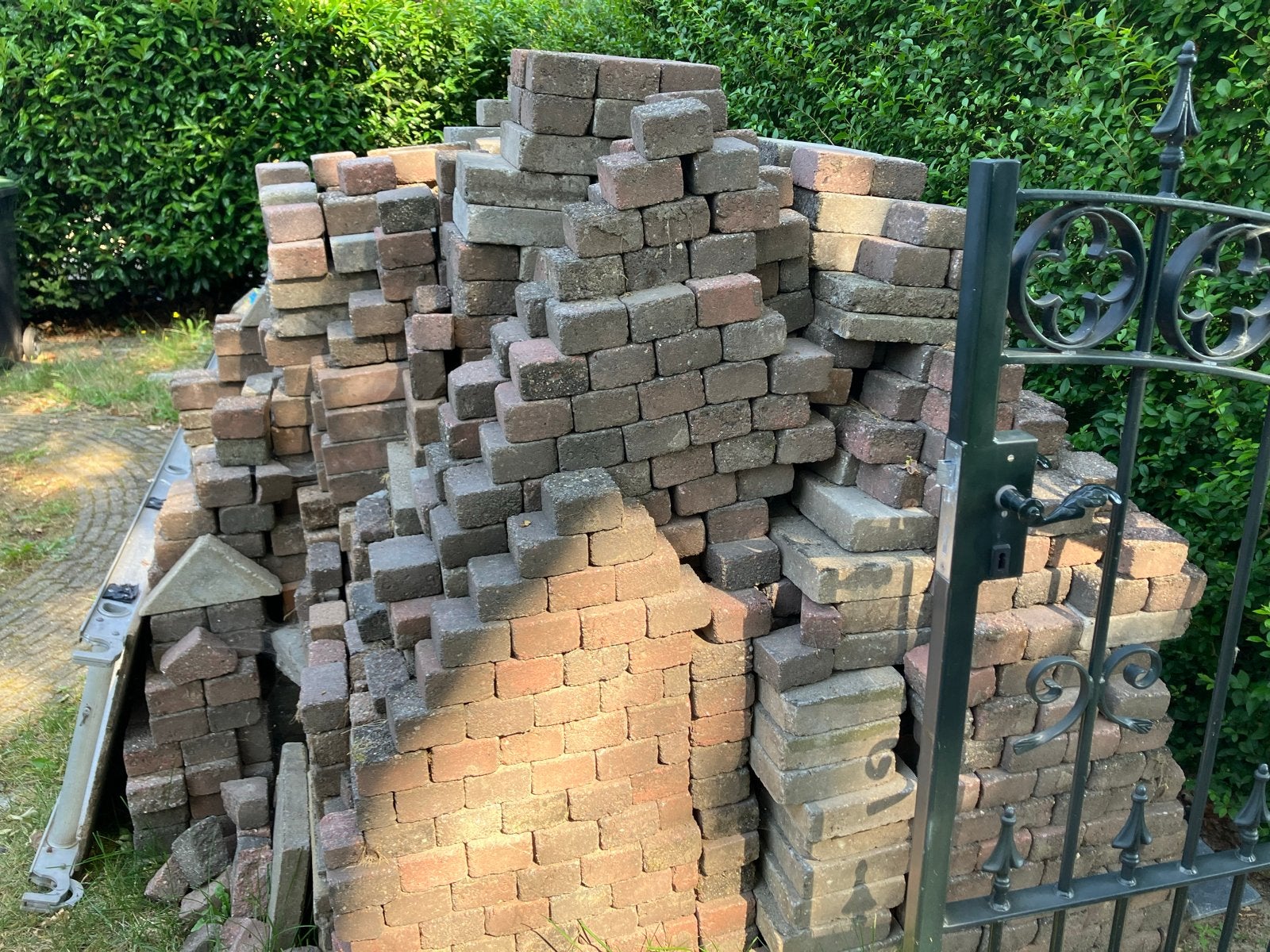 Gratis: diverse formaten stenen, koppelstones etc, Ophalen, Gebruikt, 10 m² of meer, Beton