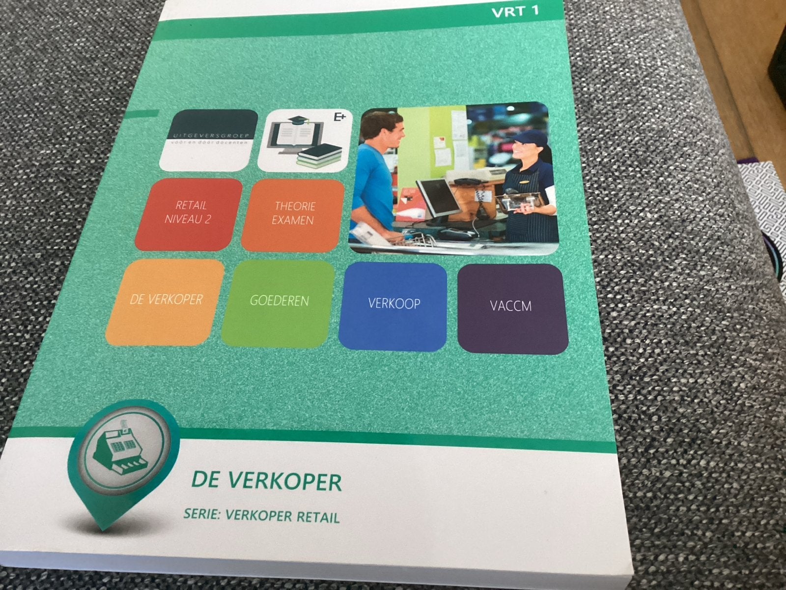 VRT 1 Retail niveau 2 De Verkoper, Boeken, Ophalen of Verzenden, Zo goed als nieuw, MBO