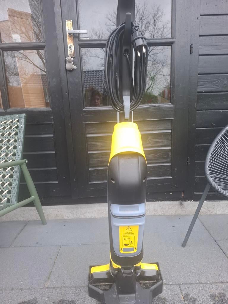 Luxe Karcher electrische vloerreinger met snoer, Doe-het-zelf en Verbouw, Reinigingsmachines, Ophalen, Zo goed als nieuw