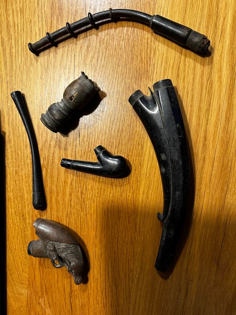 Antieke pijpen en onderdelen - porselein en houtsnijwerk, Ophalen of Verzenden