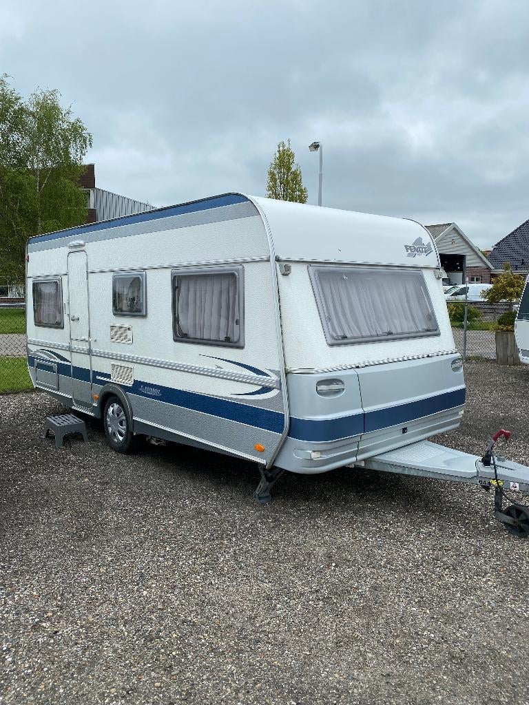 Caravan Fendt Saphier 490 Q mover rondzit zit/bed, Caravans en Kamperen, Rondzit, Particulier, Dwarsbed, Kachel