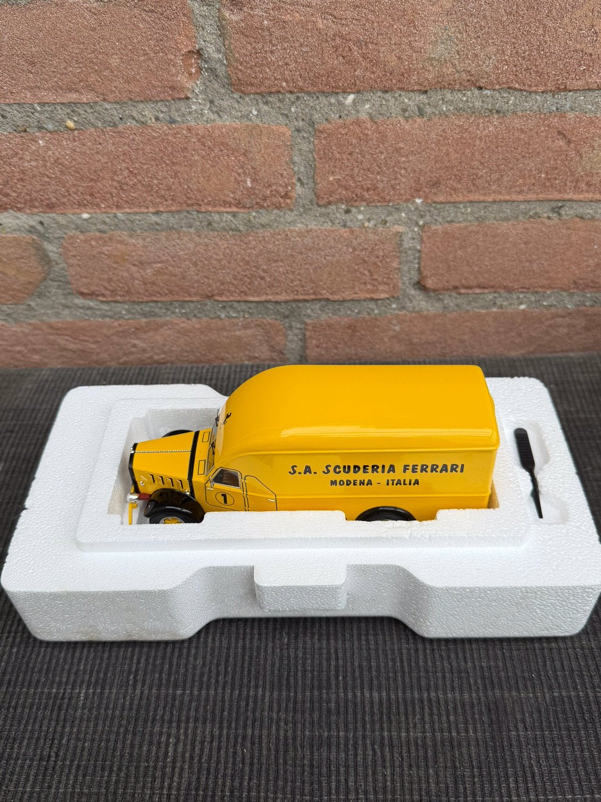 1:43 Exoto Alfa Romeo 500 race transporter ……… 150,-, Ophalen of Verzenden, Nieuw, Auto, Overige merken