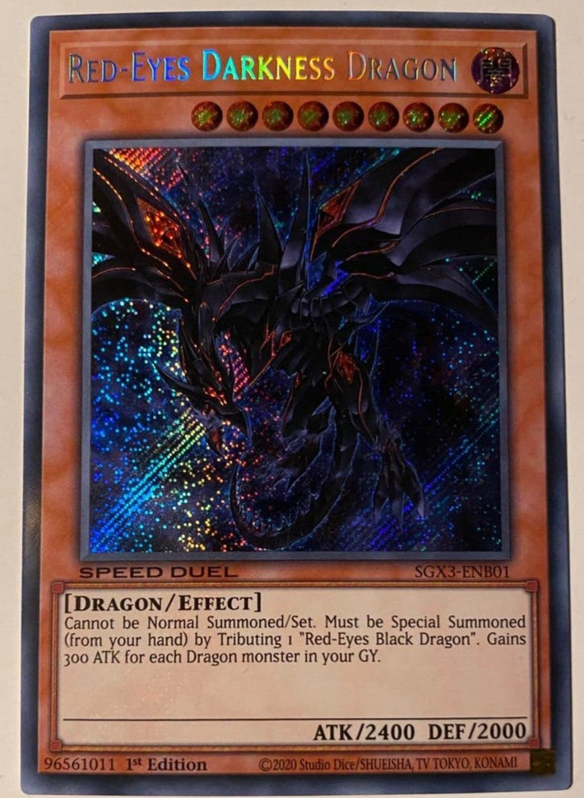 Yu-Gi-Oh! Red-Eyes Darkness Dragon SGX3 1st Edition !, Ophalen of Verzenden, Zo goed als nieuw, Losse kaart, Foil