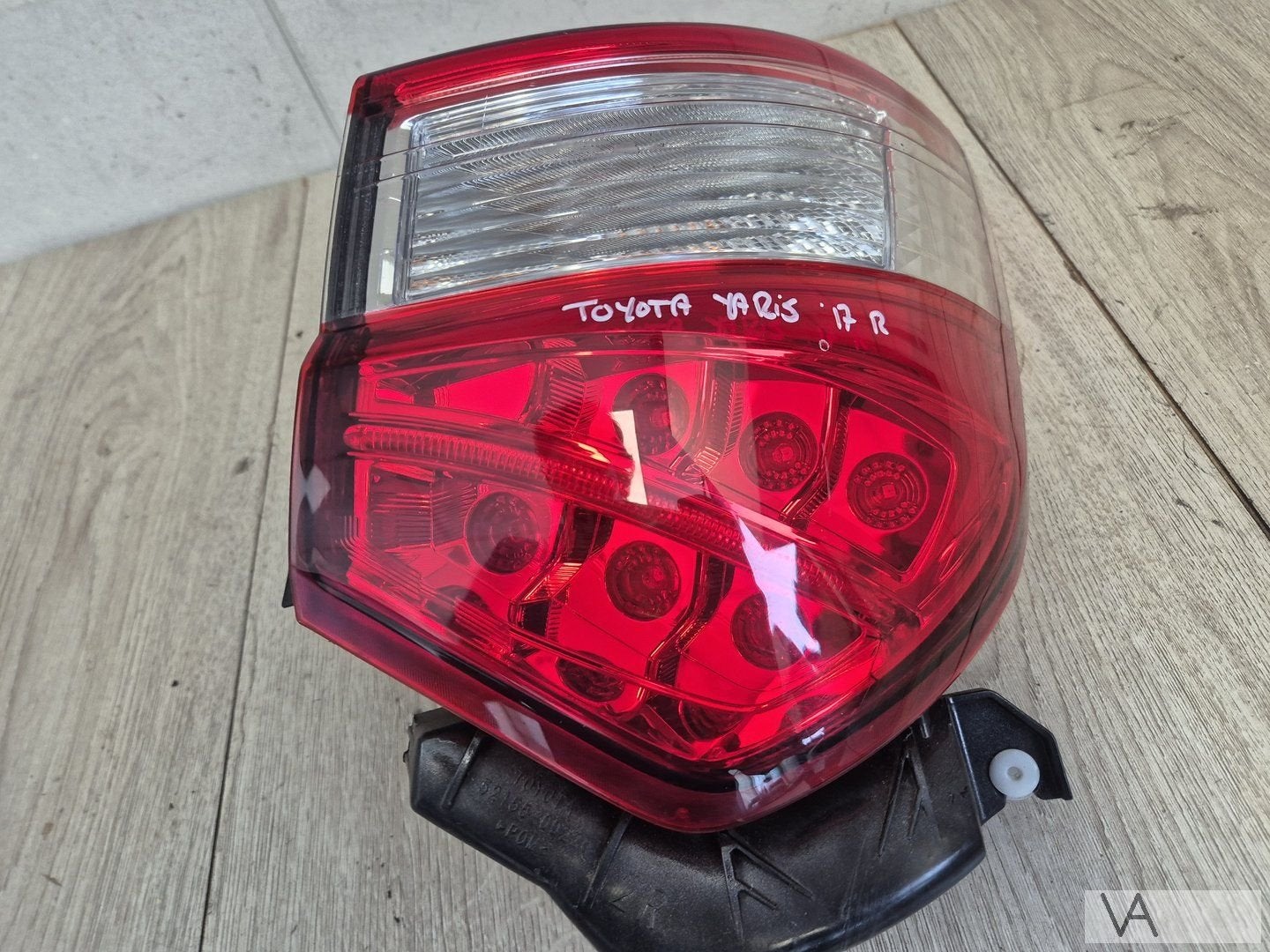 Achterlicht rechts van Toyota Yaris 3 facelift LED 2017-2020, Gebruikt, -, -, Ophalen of Verzenden