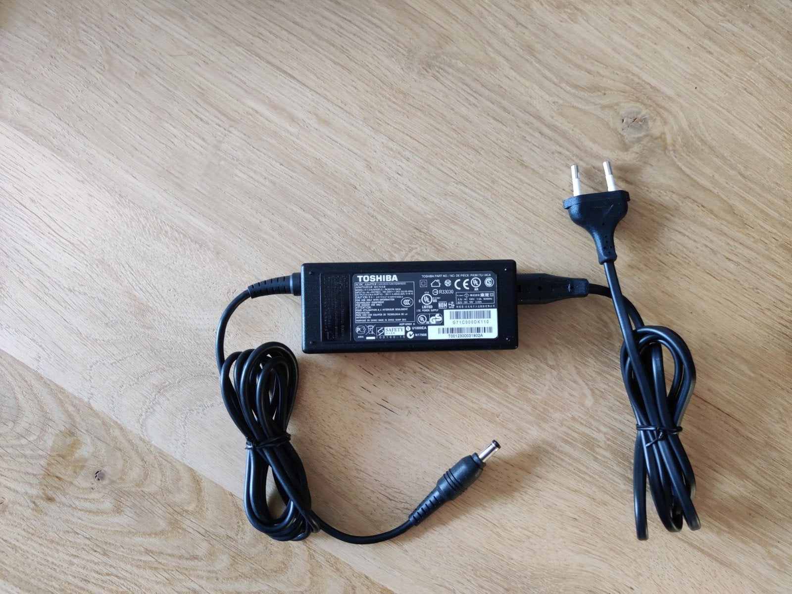 Toshiba laptop oplader PA3917U-1ACA - 19V 3.42A, Computers en Software, Laptop-opladers, Ophalen of Verzenden, Zo goed als nieuw