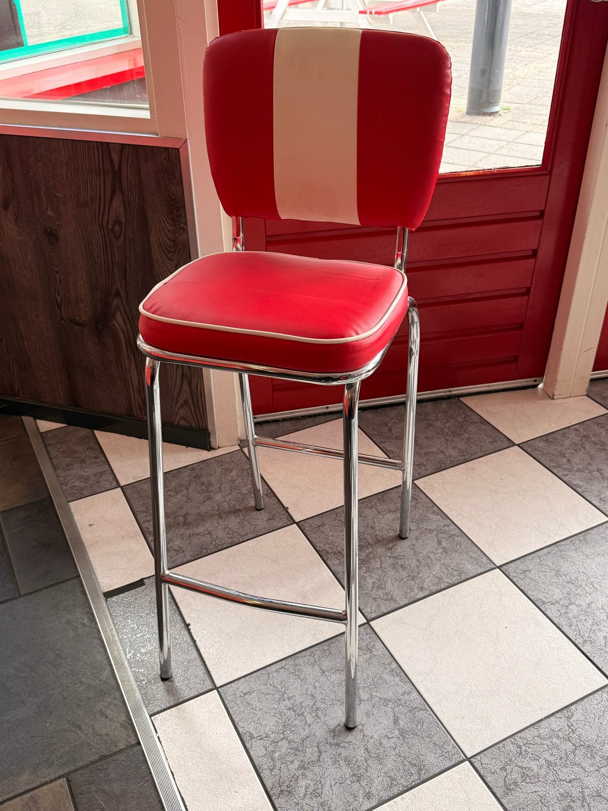 Retro barkruk rood/wit met chromen onderstel, Ophalen, Kunststof, Gebruikt, Met voetsteun