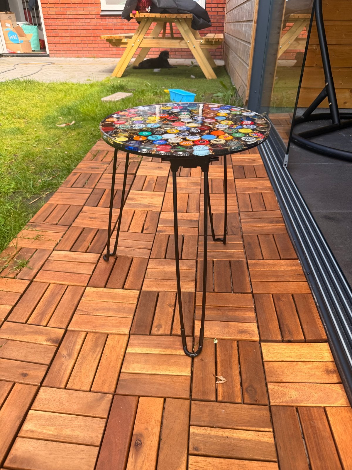 Unieke bijzettafel met bierdoppen epoxy blad, 45 tot 60 cm, Minder dan 55 cm, Metaal of Aluminium, Rond
