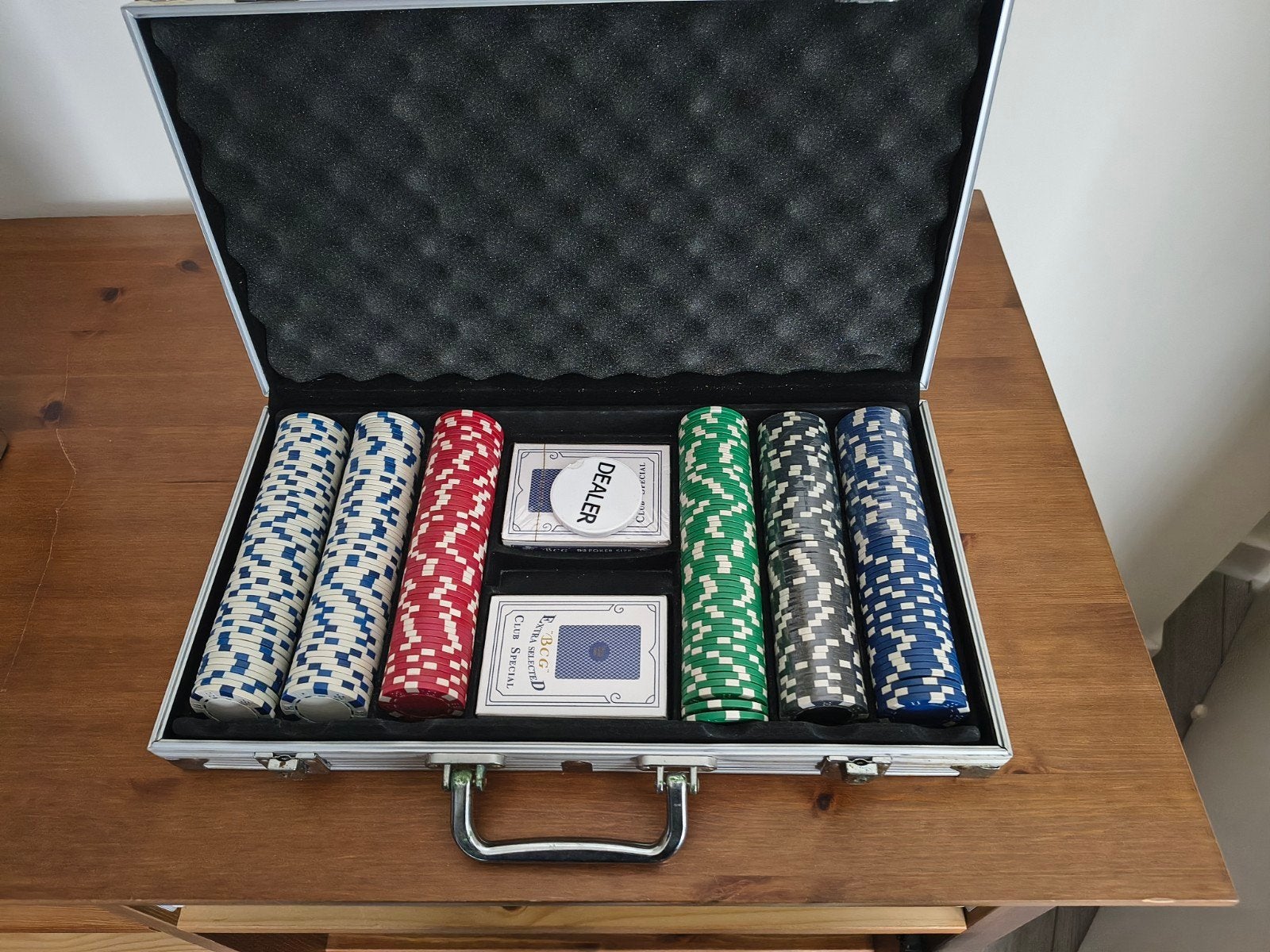 Pokerset in aluminium koffer - compleet, Drie of vier spelers, Ophalen, Gebruikt