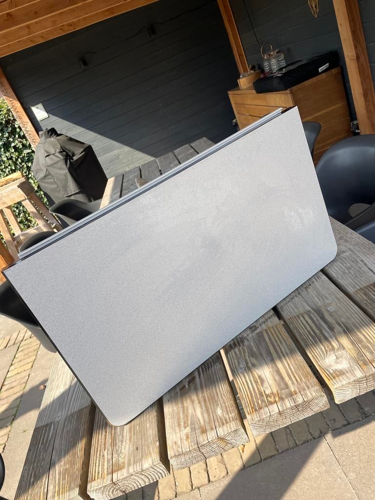 Uitschuifbare buitentafel voor Eriba caravan, Ophalen, Zo goed als nieuw