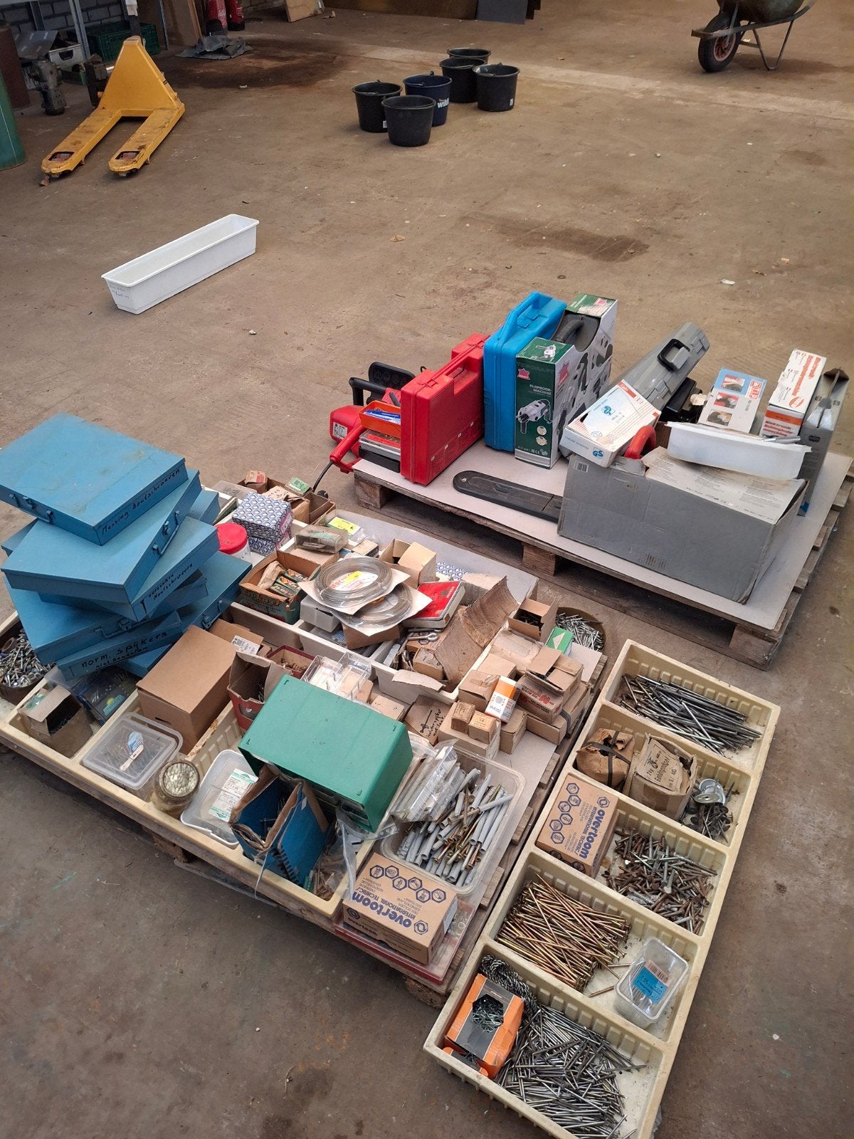 Grote partij gereedschap en bevestigingsmaterialen, Doe-het-zelf en Verbouw, Ophalen, Nieuw, Gereedschapsset, Overige merken