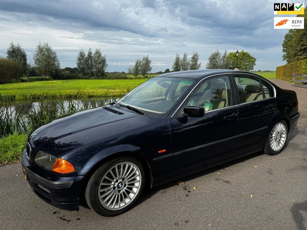 BMW 3-serie 320i Executive 6 CIL AUTOMAAT LEDER 2001 NL E46, Auto's, Achterwielaandrijving, Gebruikt, Beige, Blauw
