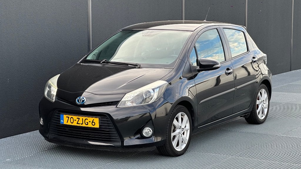 Yaris 1.5 Full Hybrid Dynamic - Incl. APK + onderhoudsbeurt, Auto's, 1497 cc, 74 pk, Zwart, Overige bekleding