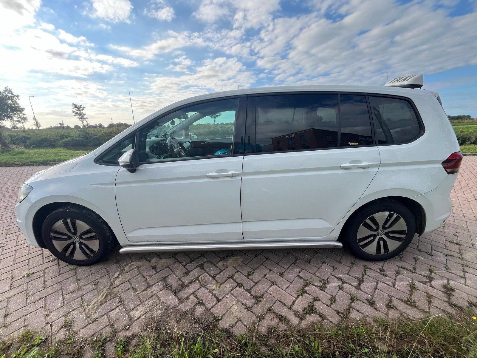Volkswagen Touran 2.0 TDI 110KW DSG 2017 Wit (Taxi klaar), 1800 kg, 4 cilinders, Wit, Origineel Nederlands