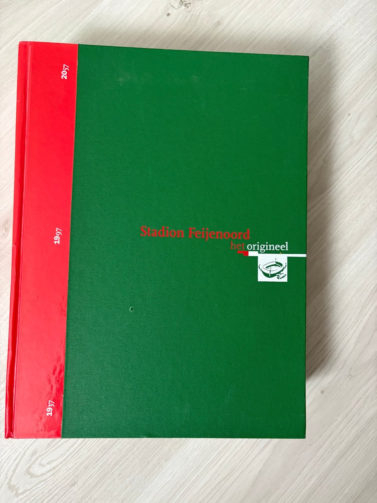 Stadion Feijenoord Het Origineel - Boek, Ophalen of Verzenden, Zo goed als nieuw, Balsport