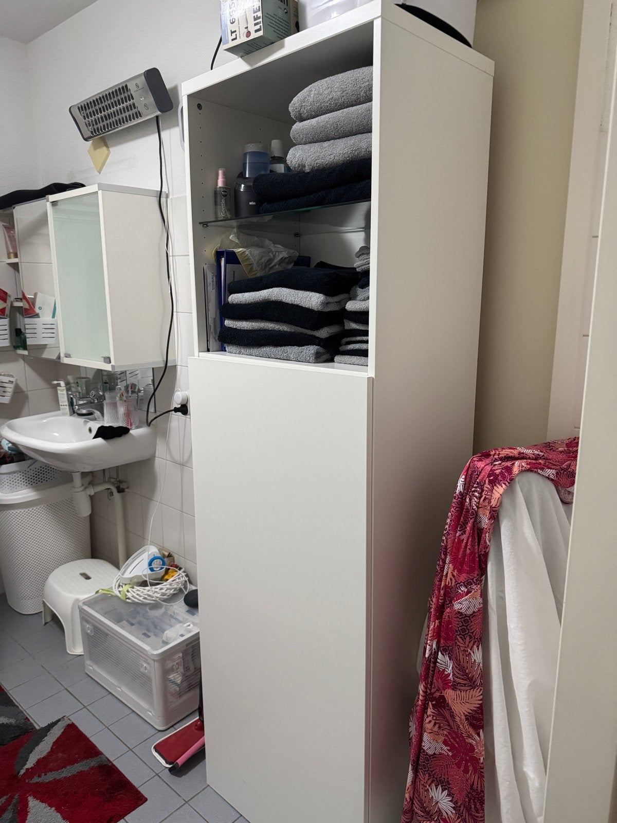 Witte hoge kast - ideaal voor badkamer, Ophalen, Gebruikt