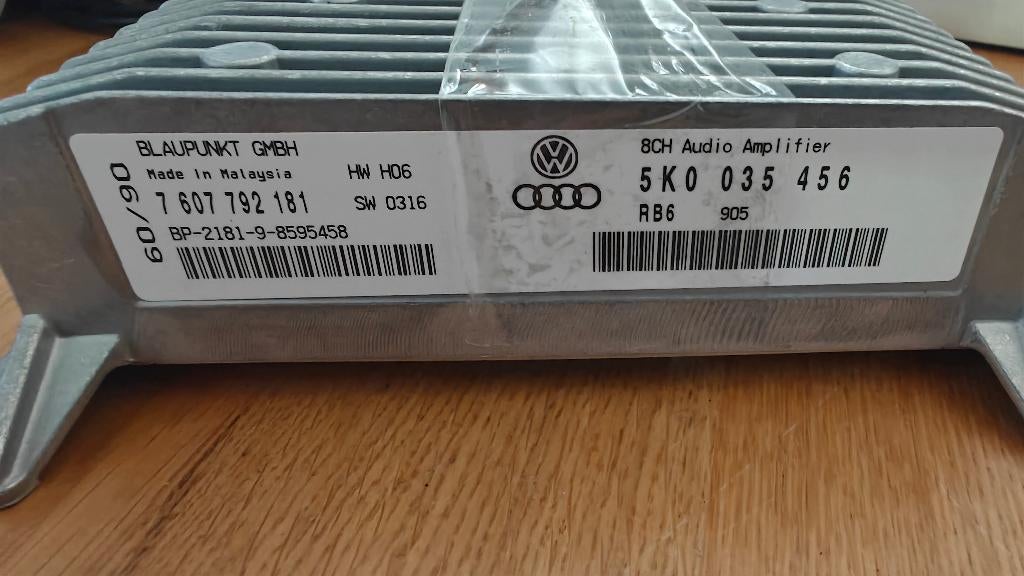 Te koop Blaupunkt 8 kanaals versterker VW / Audi / Skoda, Ophalen, Zo goed als nieuw