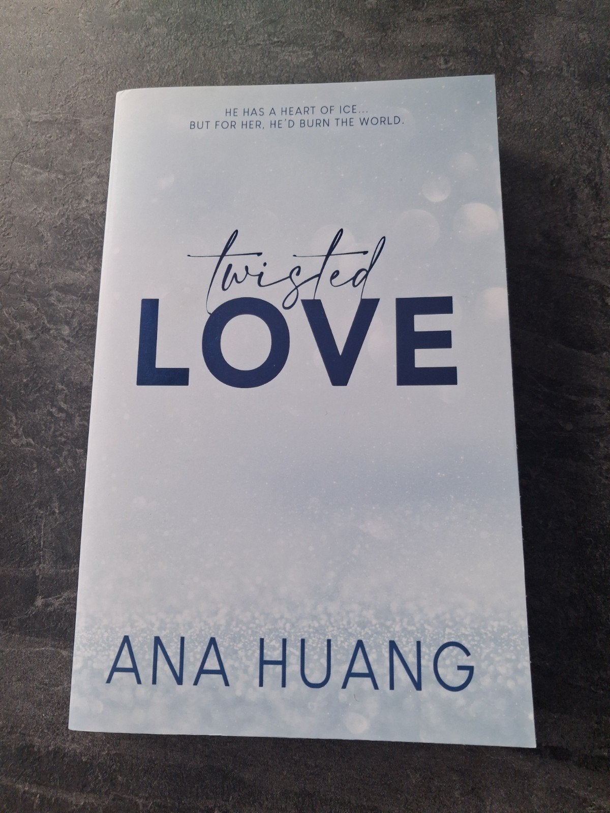 Ana Huang - Twisted Love, Boeken, Romans, Zo goed als nieuw, Wereld overig, Ophalen of Verzenden
