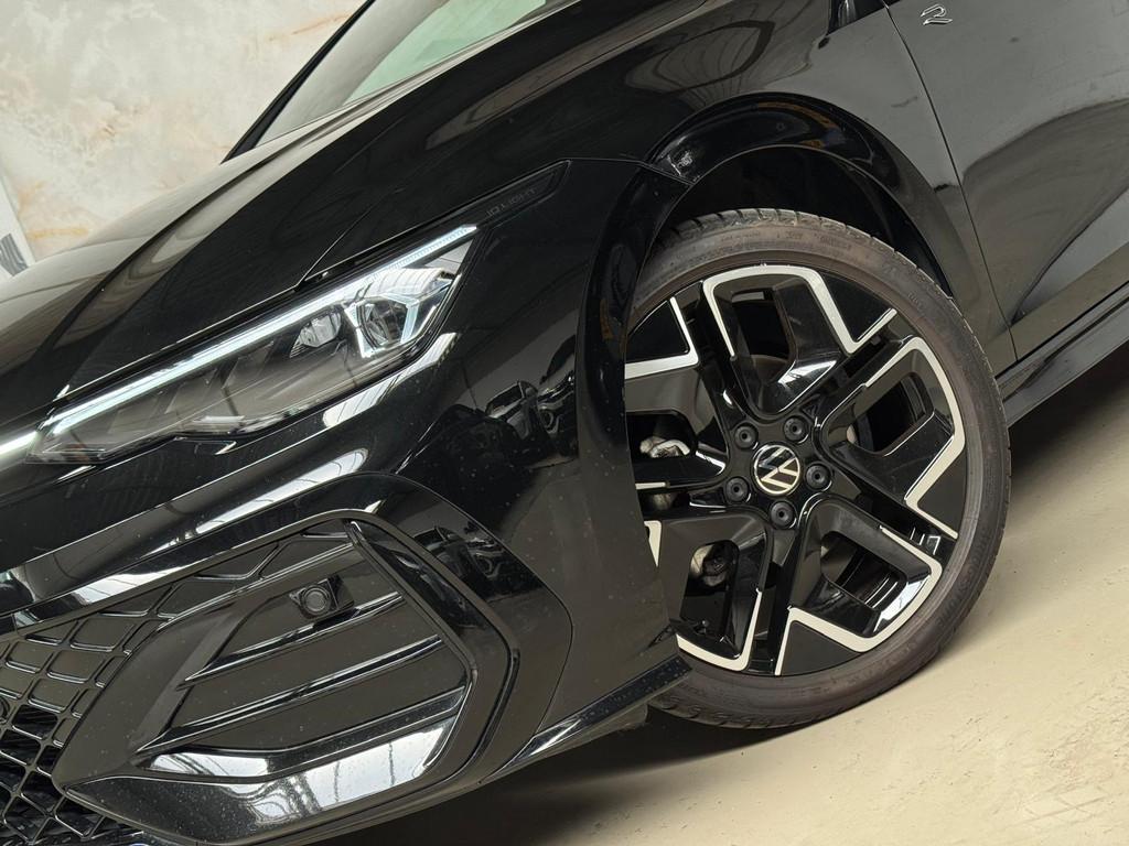 Volkswagen Golf 1.5 eTSI R line / Pano / H&K /, Auto's, Stof, 4 cilinders, 150 pk, Zwart