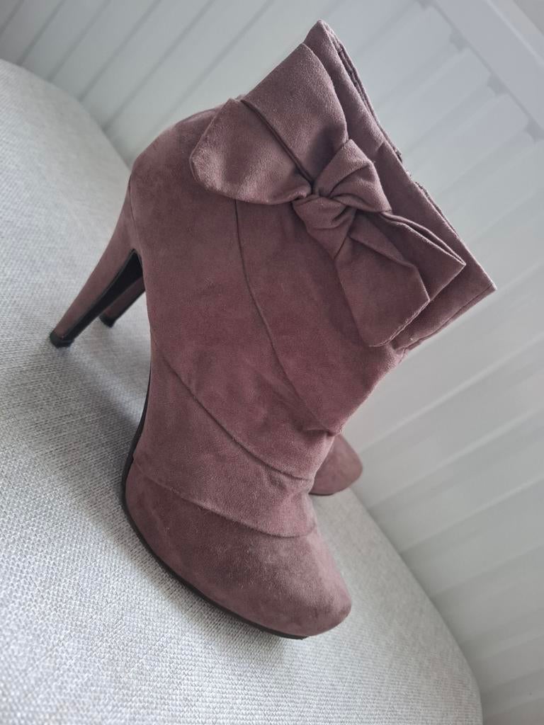 Bruine/licht aubergine enkellaarsjes met strik (maat 51), Kleding | Dames, Schoenen, Ophalen of Verzenden