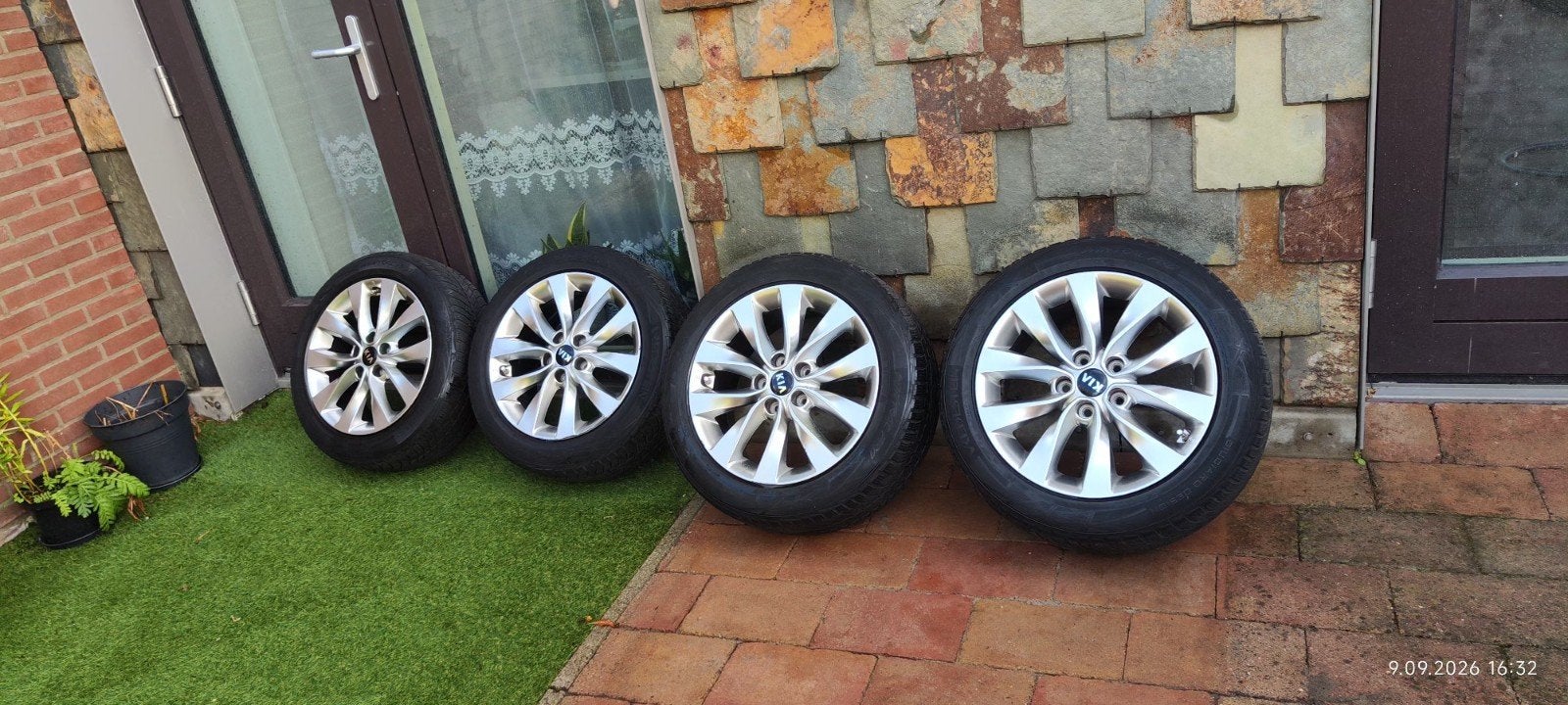 Kia 17 inch velgen met winterbanden 215/55 R17, Banden en Velgen, 17 inch, Personenwagen, Gebruikt