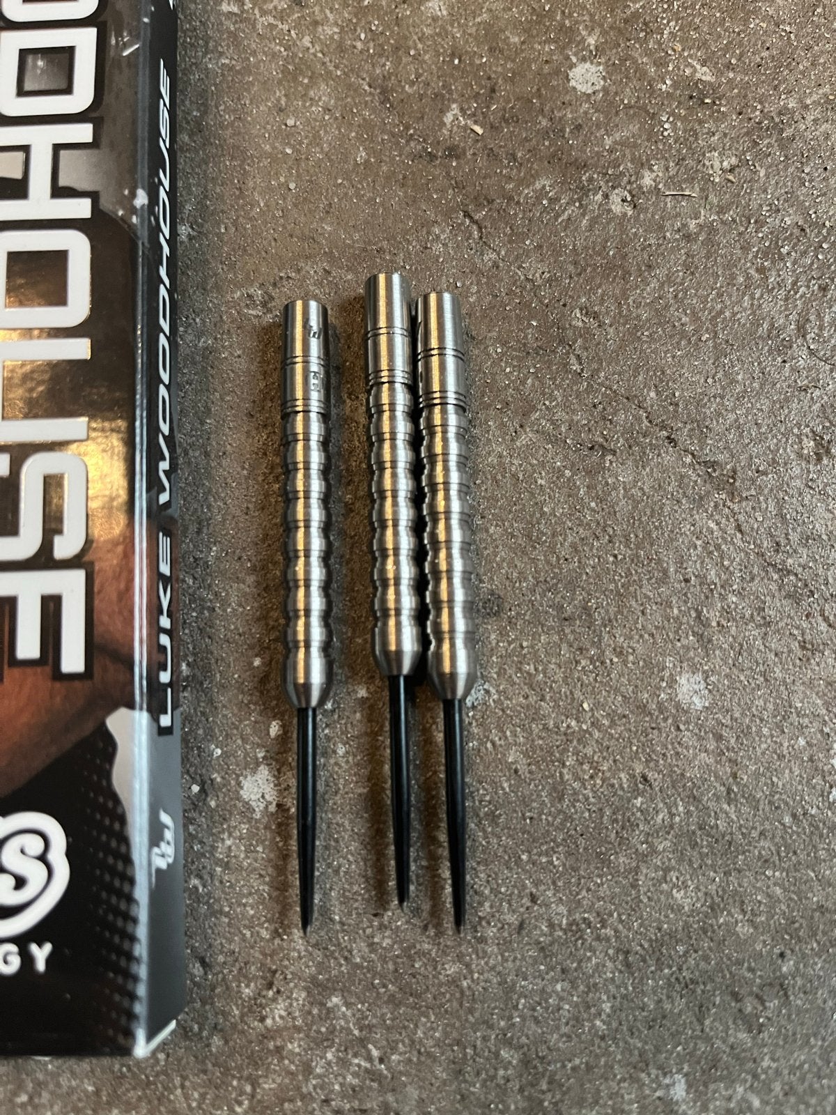 Luke Woodhouse Darts 21gr - Z.g.a.n. met extra flights, Sport en Fitness, Darts, Zo goed als nieuw, Pijlen, Ophalen of Verzenden