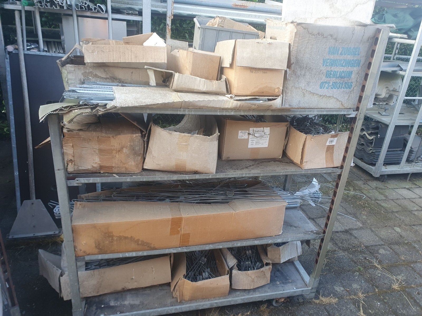 snelhangers en diverse. systeem plafon onderdelen, Ophalen