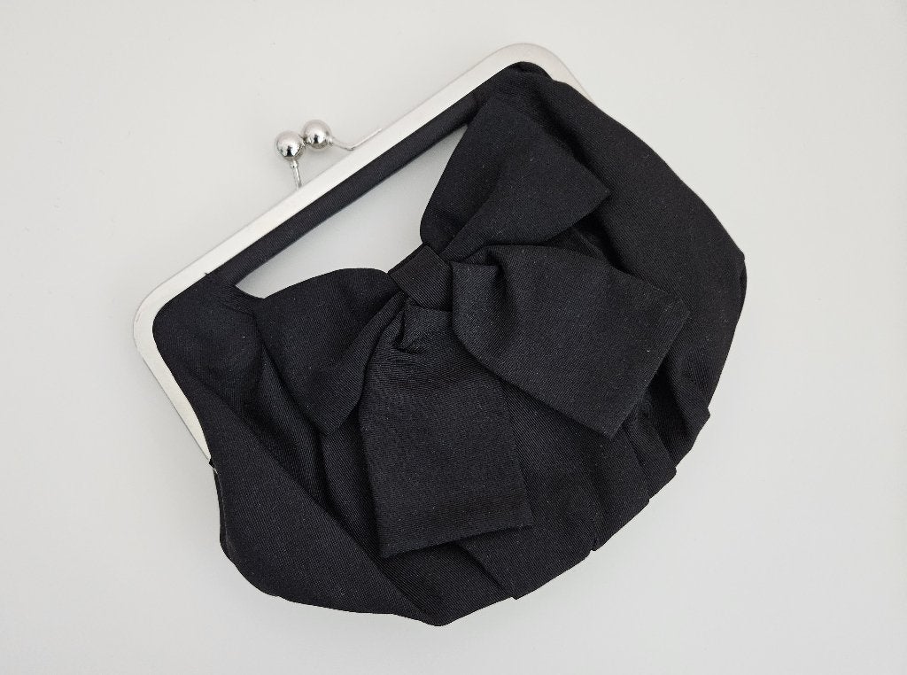Leuke zwarte stoffen New Look Clutch met strik, Sieraden, Tassen en Uiterlijk, Ophalen of Verzenden, Zo goed als nieuw, Zwart