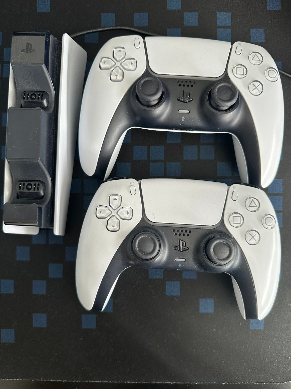 Foto 5 van Sony PlayStation 5 Disc twee controllers + charging station