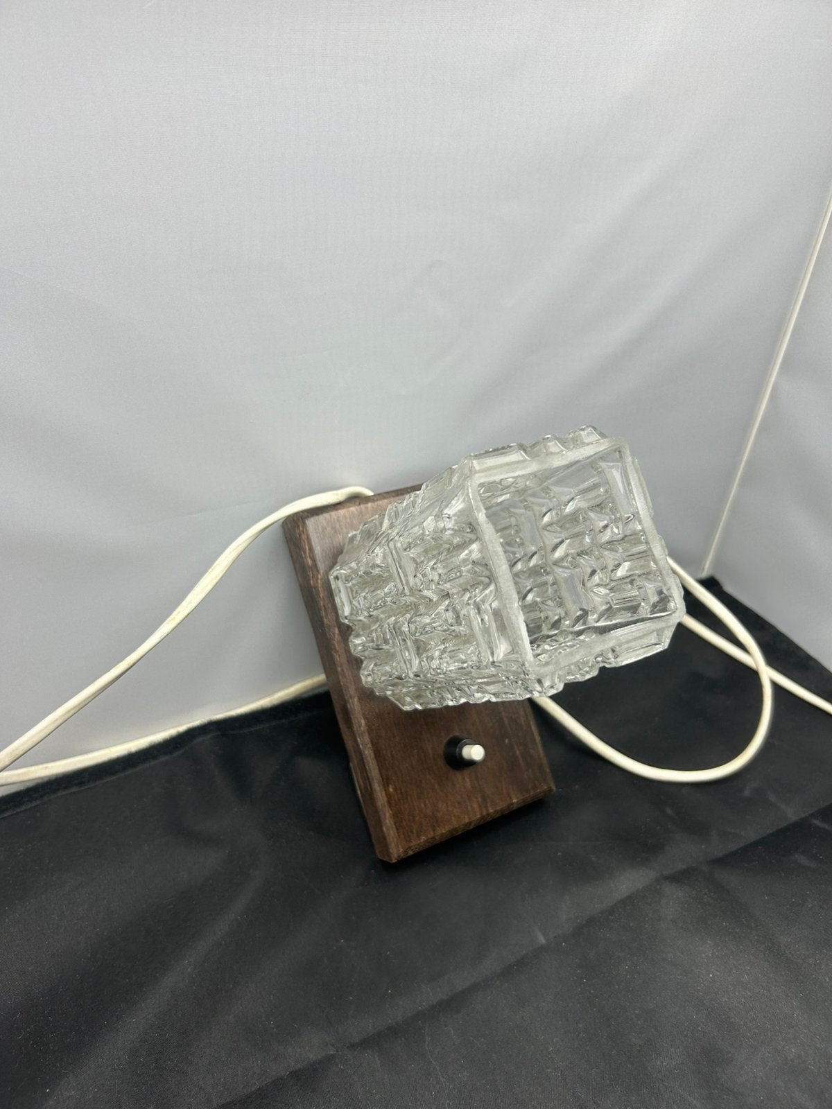 Vintage Mid Century ijsglas wandlamp hout jaren 60 70, Huis en Inrichting, Ophalen, Zo goed als nieuw, Glas, Wandlamp
