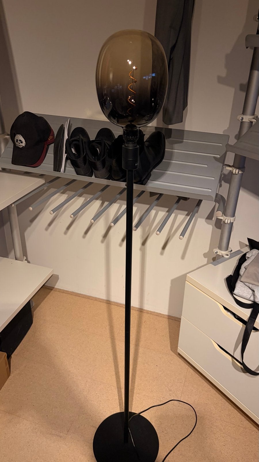 IKEA vloerlamp met grote LED filament lamp, Ophalen, 100 tot 150 cm, E27 (groot), Zo goed als nieuw
