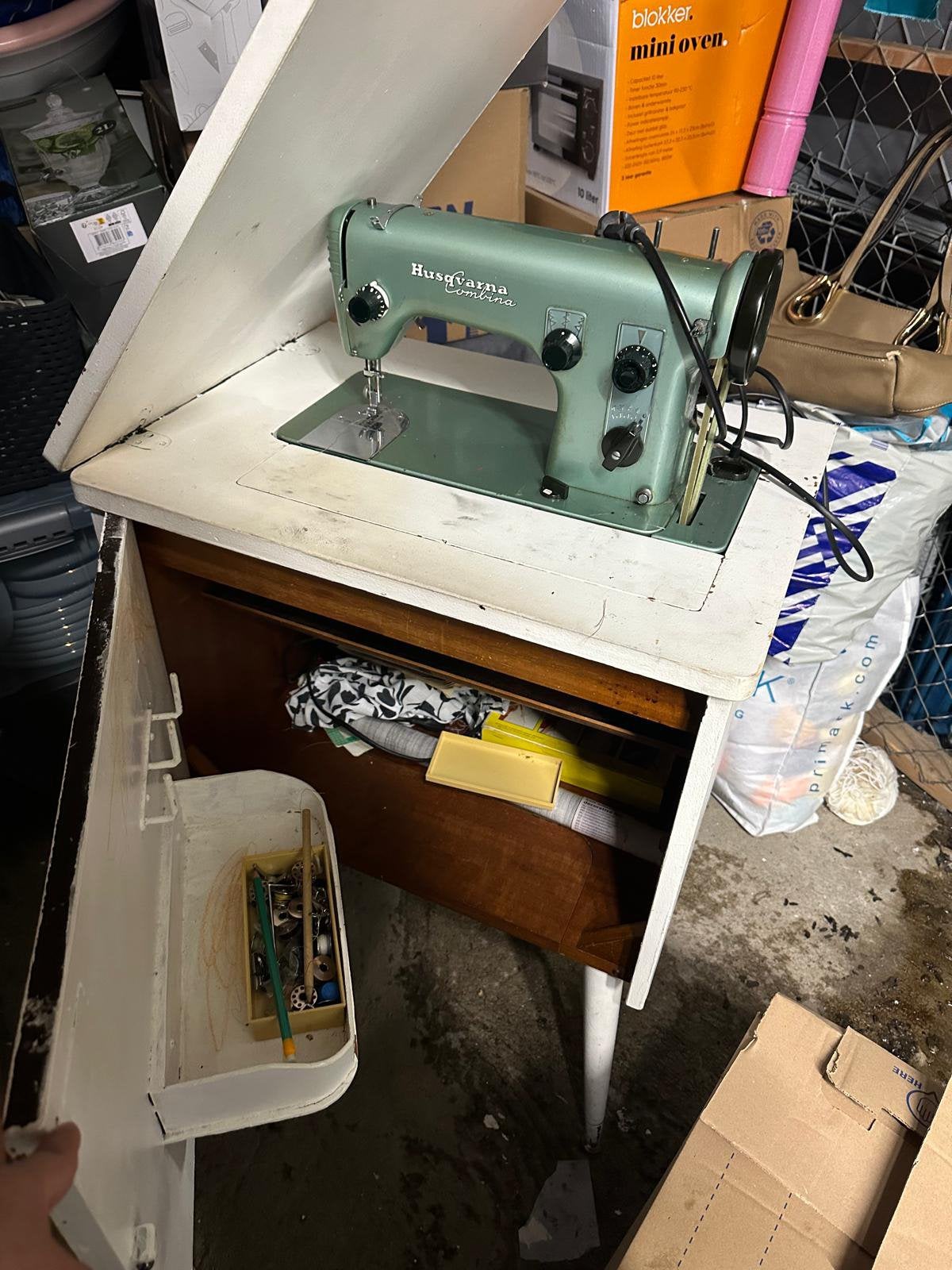 Oude naaimachine, Ophalen