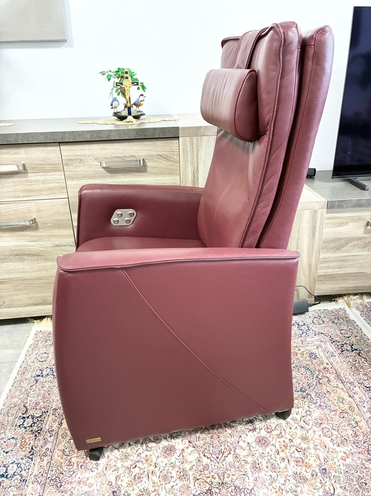 Te koop prachtige Elektrische prominente relaxstoel , leer, Huis en Inrichting, Fauteuils, Ophalen, Zo goed als nieuw, Leer, 50 tot 75 cm