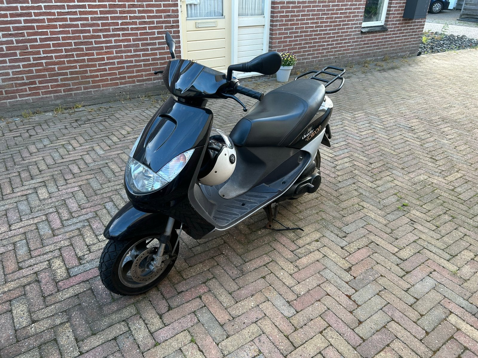 Peugeot Vivacity Compact Scooter - Zwart/Zilver