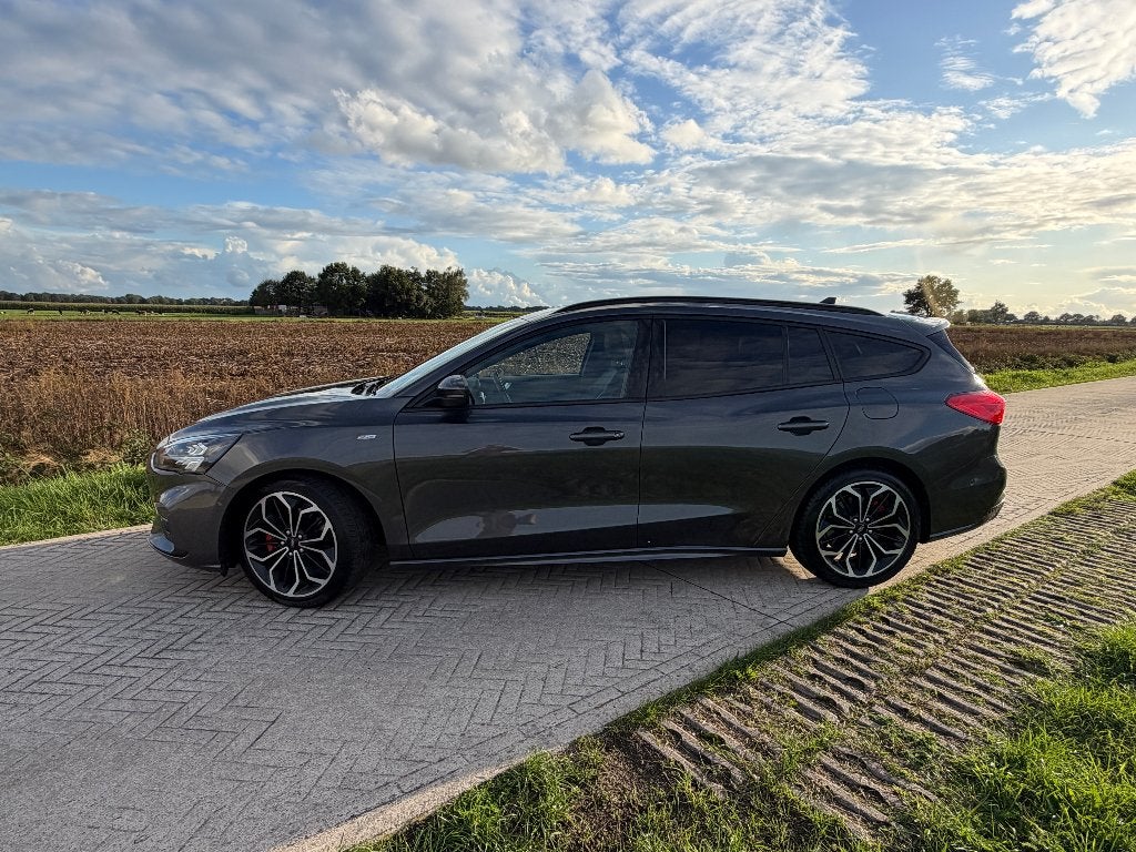 Ford Focus Wagon ST-Line 1.5 150PK Automaat -- Zeer compleet, Auto's, Verblindingsvrij grootlicht, Leder en Stof, Stationwagon