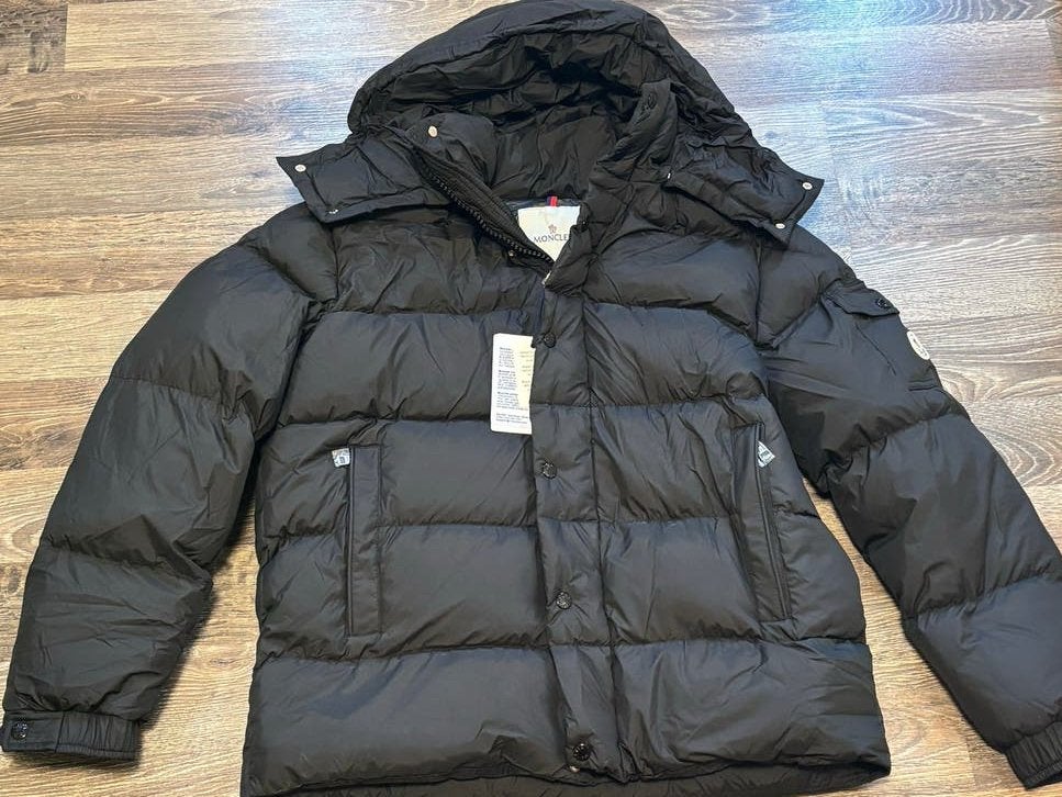 Moncler Maya Puffer Jacket Zwart - Maat M, Ophalen of Verzenden, Zo goed als nieuw, Maat 52/54 (L), Zwart