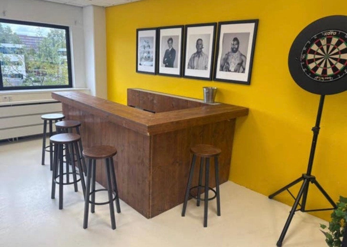 Complete bar met 6 barkrukken, koelkast & verlichting, Ophalen, Zo goed als nieuw