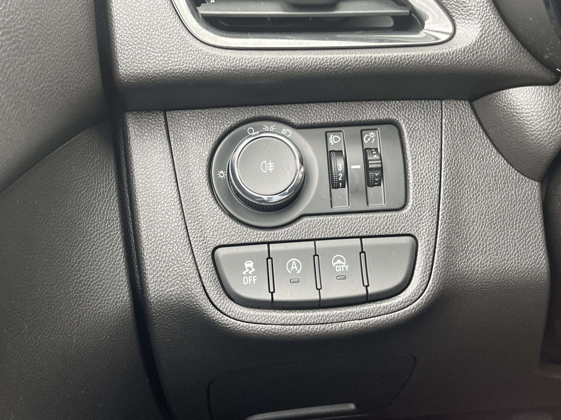 Foto 21 van Opel KARL 1.0 ecoFLEX Edition / Airco / Cruise / Bleutooh /