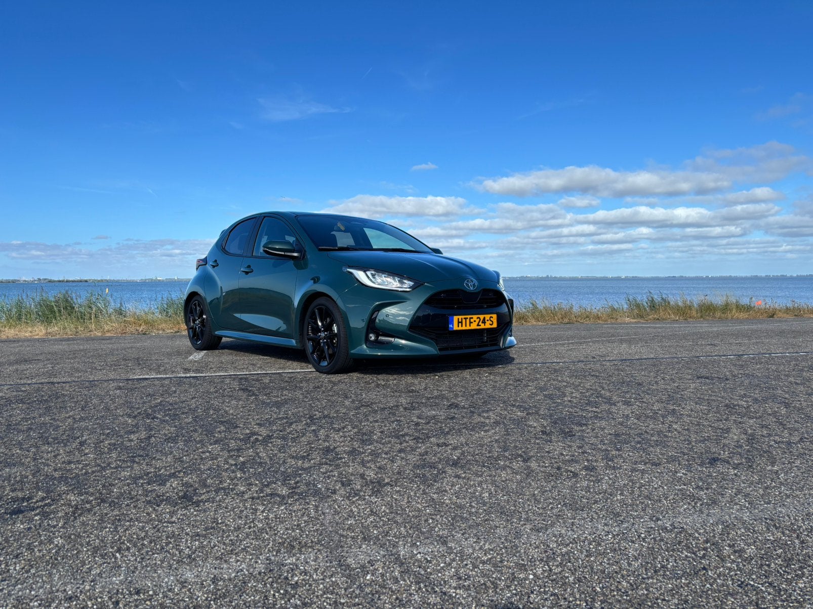 Toyota Yaris 1.5 Hybrid Dynamic AUT 2025 NAP Garantie, 450 kg, 3 cilinders, Yaris, Volledig hybride