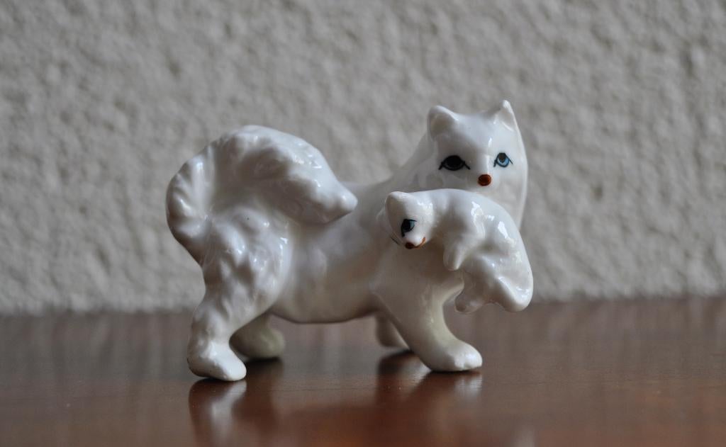 Beeldje Witte Perzische Poes Kat met Kitten 6 cm, Ophalen of Verzenden, Gebruikt, Hond of Kat, Beeldje of Figuurtje